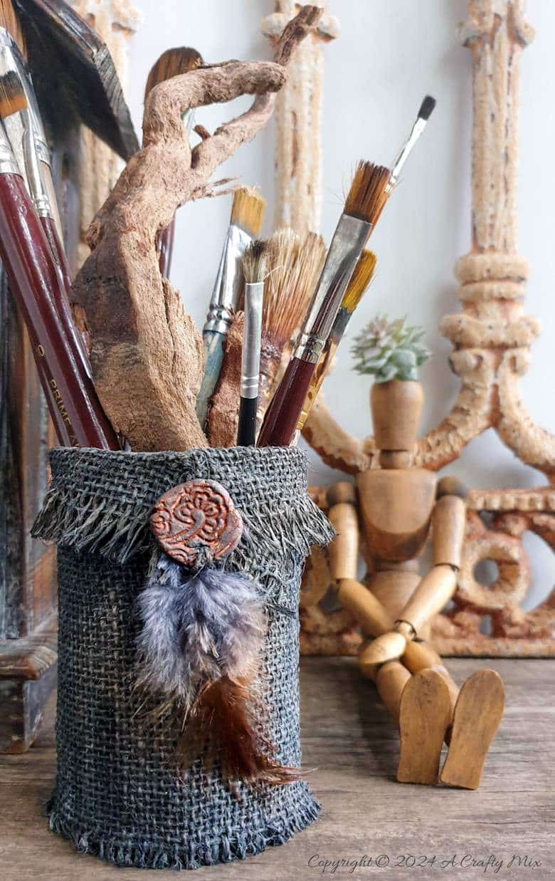 Add a dash of creativity to your art studio or craft room with this eco-friendly burlap paintbrush holder. A quick and easy craft project that&rsquo;s both functional and simple to customize. If paintbrushes aren&rsquo;t your thing, you can use your creation as a vase, planter, or unique utensil holder. The possibilities are endless.