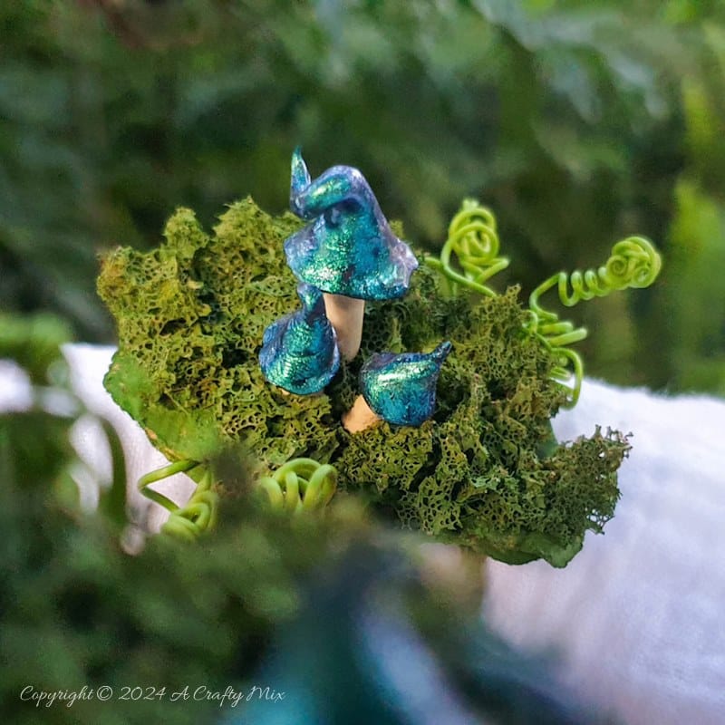 Create your very own lush, fake moss using an unexpected crafting supply: a bath sponge! Yup, you heard right; a squishy, cheap old bath sponge. It's a simple, budget-friendly hack that&rsquo;s quick and easy to do and the moss won&rsquo;t dry out or fade. This tutorial also includes step-by-step instructions to make fairy napkin rings using the bath sponge moss.