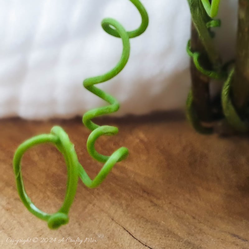 Create your very own lush, fake moss using an unexpected crafting supply: a bath sponge! Yup, you heard right; a squishy, cheap old bath sponge. It's a simple, budget-friendly hack that&rsquo;s quick and easy to do and the moss won&rsquo;t dry out or fade. This tutorial also includes step-by-step instructions to make fairy napkin rings using the bath sponge moss. 