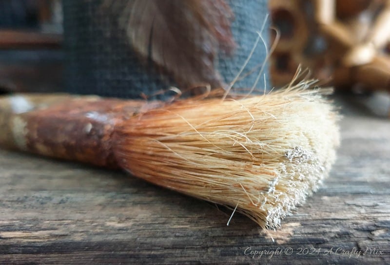 Add a dash of creativity to your art studio or craft room with this eco-friendly burlap paintbrush holder. A quick and easy craft project that&rsquo;s both functional and simple to customize. If paintbrushes aren&rsquo;t your thing, you can use your creation as a vase, planter, or unique utensil holder. The possibilities are endless.