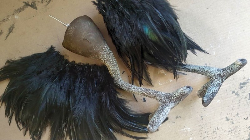 Add feather trim around the thigh
