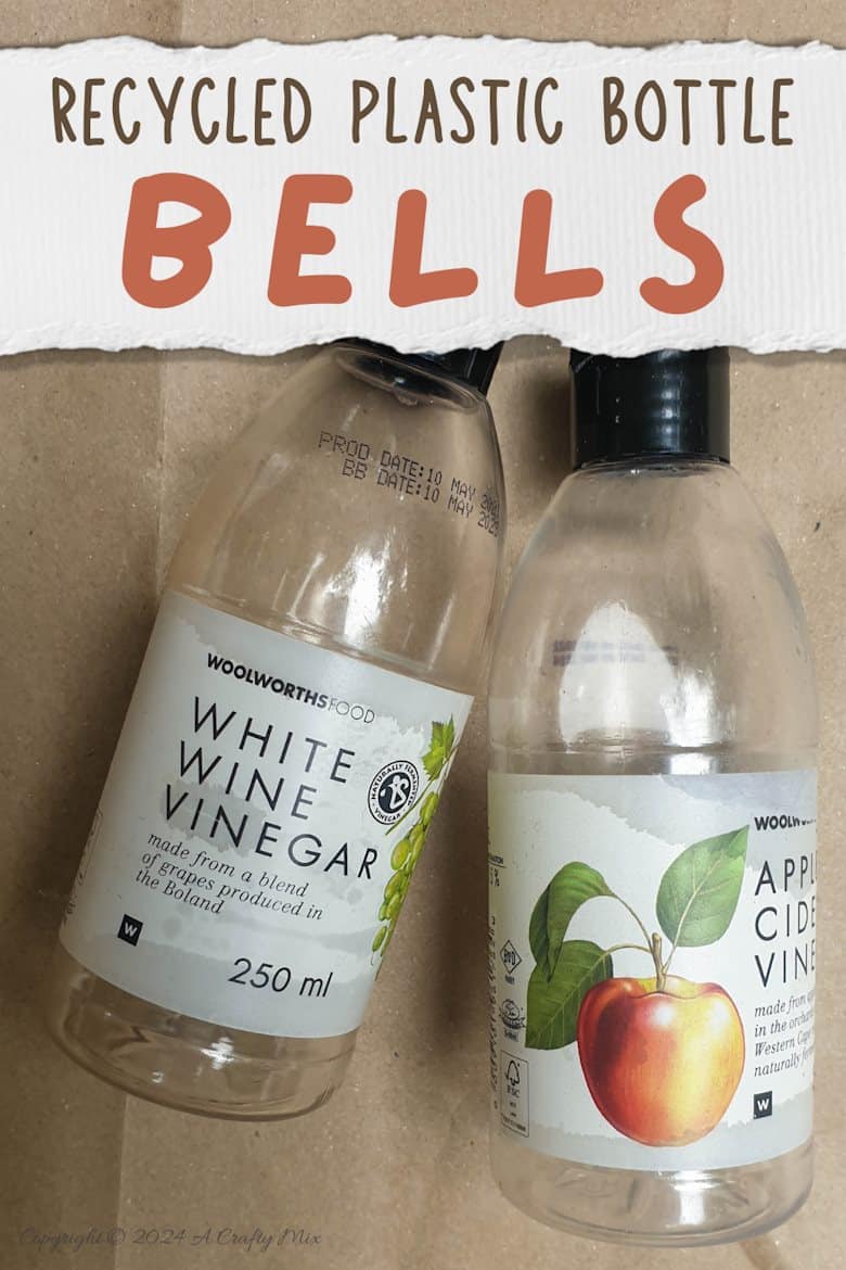 Breathe new life into plastic waste and transform it into festive bells for the holiday season. In this DIY tutorial, we show you how to use clay and paint to upcycle plastic bottles and make these charming, eco-friendly decorative pieces. Inexpensive and easy to make.