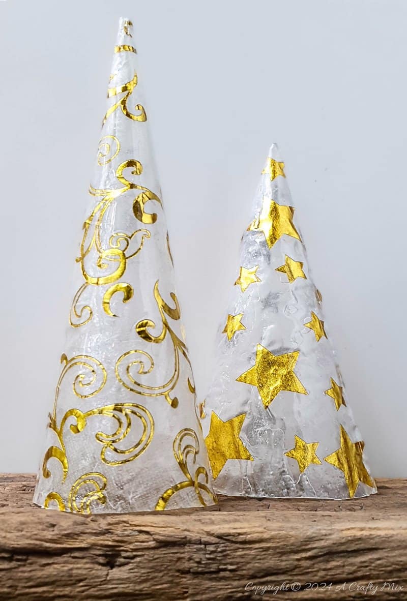 Get ready to add a little sophistication to your decor with these elegant and easy to make tabletop trees that will brighten up any room in your home. Made from paper napkins and filled with fairy lights, these Christmas decorations are perfect for small spaces and look beautiful on a table, mantle or bookshelf. Go glam with hints of gold or use napkins that match your table d&eacute;cor. 