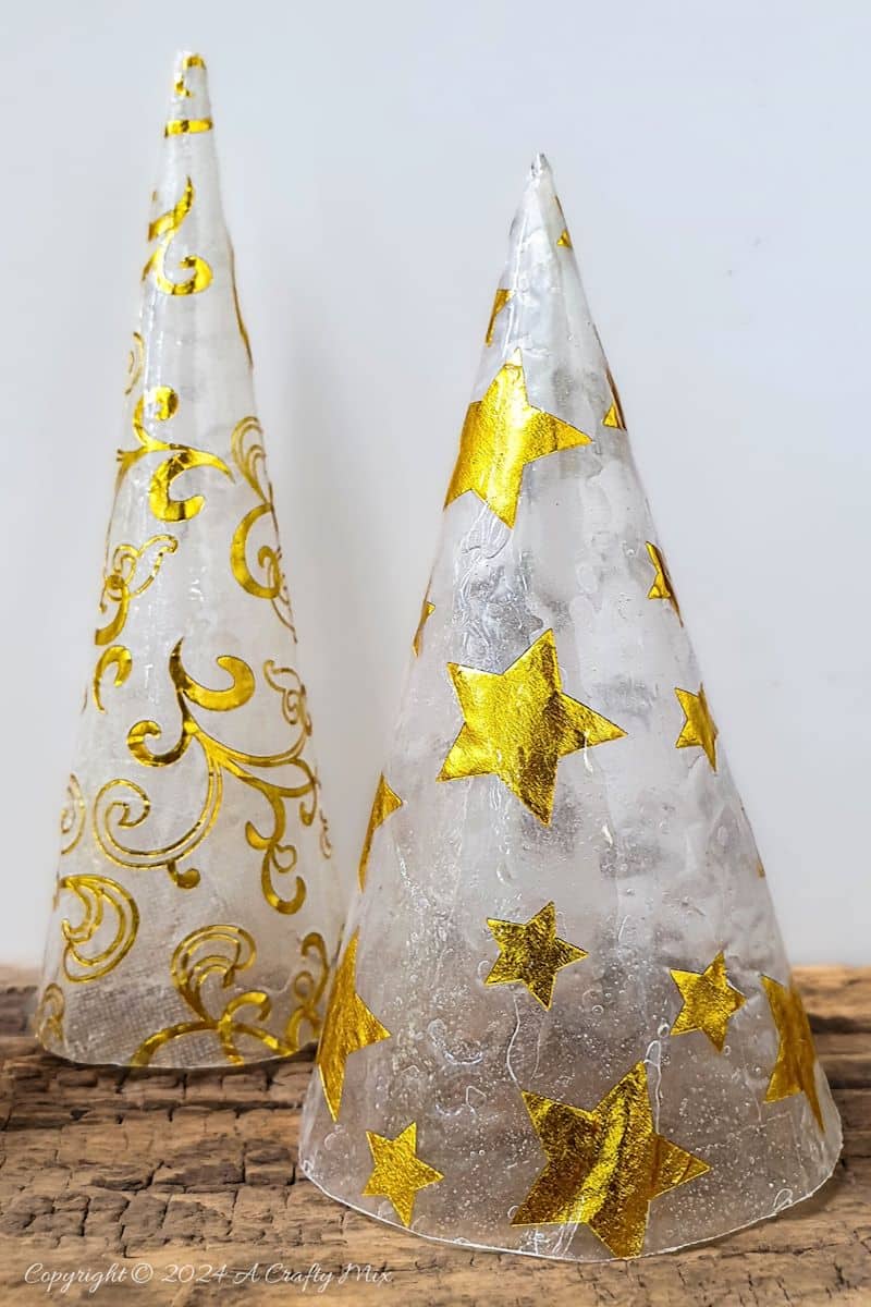 Get ready to add a little sophistication to your decor with these elegant and easy to make tabletop trees that will brighten up any room in your home. Made from paper napkins and filled with fairy lights, these Christmas decorations are perfect for small spaces and look beautiful on a table, mantle or bookshelf. Go glam with hints of gold or use napkins that match your table décor.