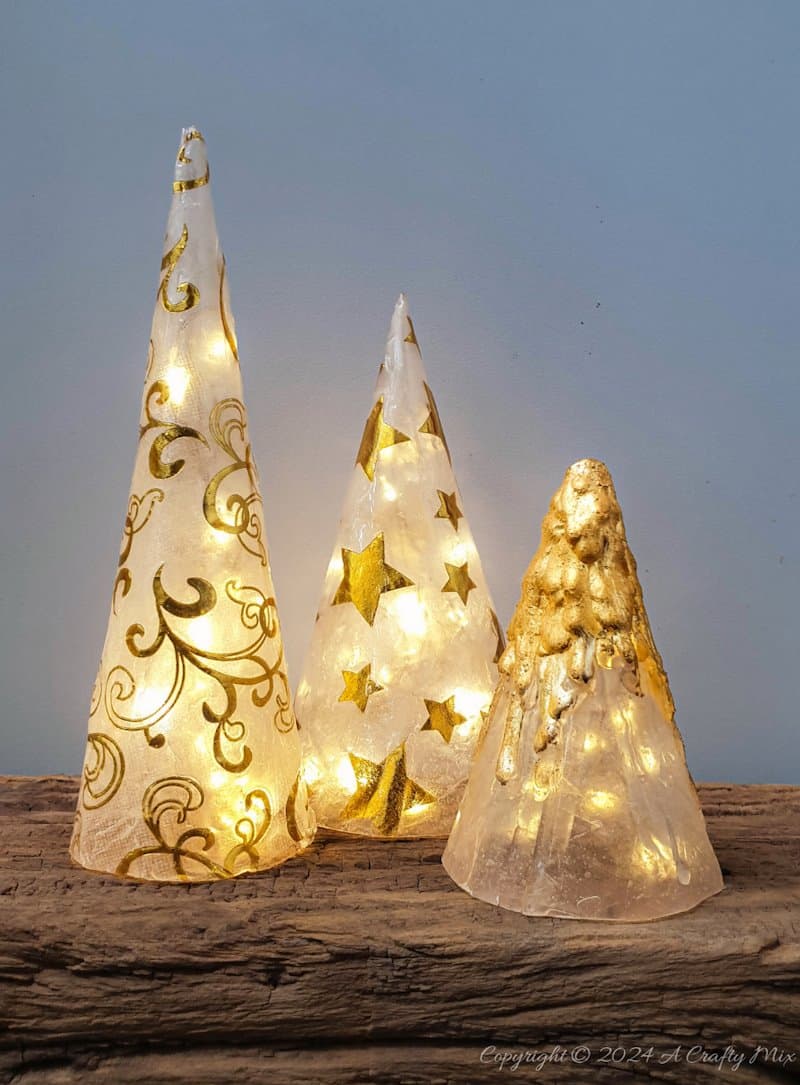 Get ready to add a little sophistication to your decor with these elegant and easy to make tabletop trees that will brighten up any room in your home. Made from paper napkins and filled with fairy lights, these Christmas decorations are perfect for small spaces and look beautiful on a table, mantle or bookshelf. Go glam with hints of gold or use napkins that match your table d&eacute;cor.