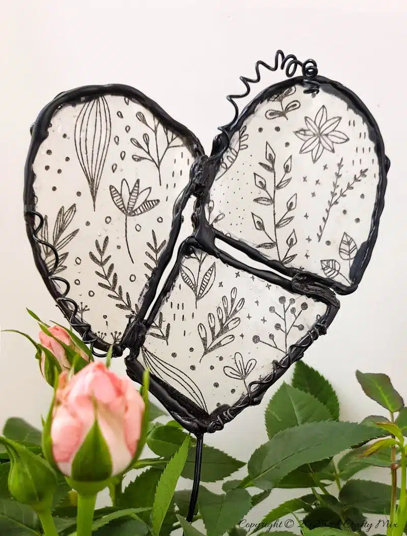Unleash your inner creative genius. We’ll show you an easy and, dare I say, mind-blowing technique that turns simple napkins into faux leaded glass art. Perfect for DIY crafts, home decor, and gifts.