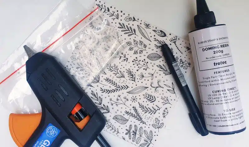 What you need to make the faux leaded glass heart