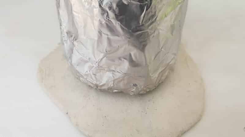 Add a layer of clay to the bottom of the vase = Part 1