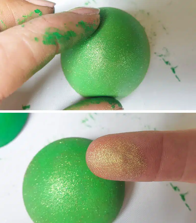 For added shine, rub a little mica powder over the eggshell.