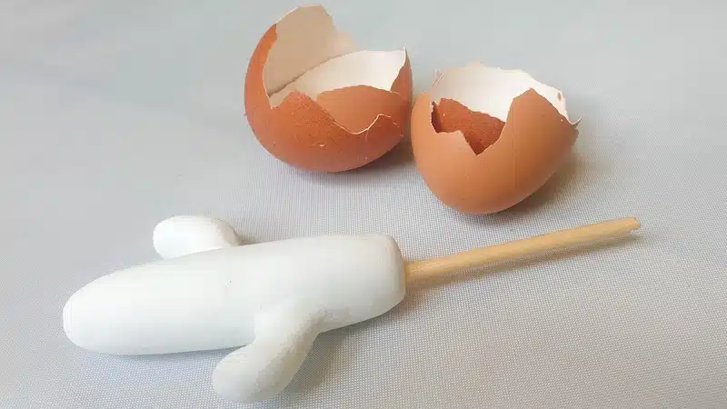 What you need to make an eggshell mosaic