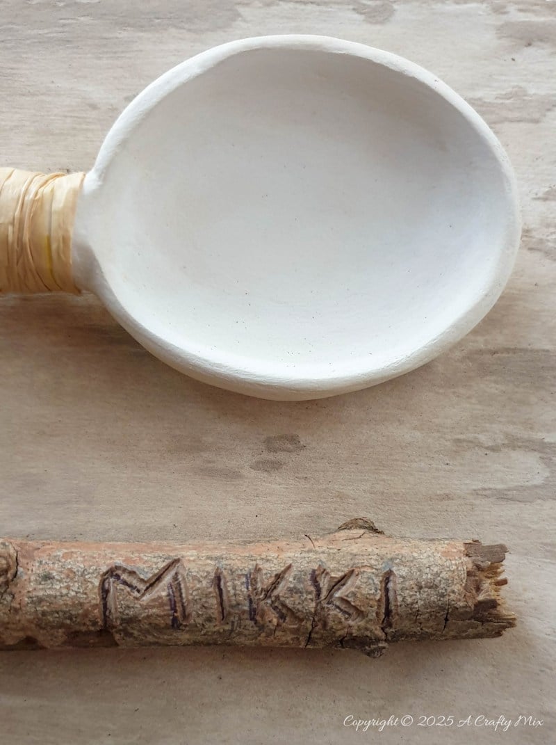 Celebrate a beautiful love story with a unique DIY "spooning since" anniversary gift. Handmade wooden spoons with personalized names and clay bowls mounted on canvas make a unique d&eacute;cor piece that will be treasured for years to come. Perfect for Valentine&rsquo;s Day, weddings, or any romantic occasion, this craft tutorial is easy to follow and fun to make.