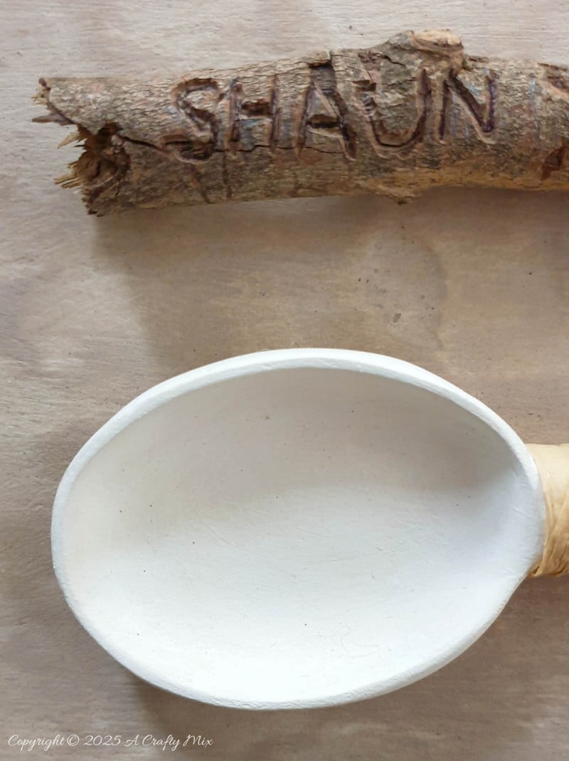 Celebrate a beautiful love story with a unique DIY "spooning since" anniversary gift. Handmade wooden spoons with personalized names and clay bowls mounted on canvas make a unique d&eacute;cor piece that will be treasured for years to come. Perfect for Valentine&rsquo;s Day, weddings, or any romantic occasion, this craft tutorial is easy to follow and fun to make.