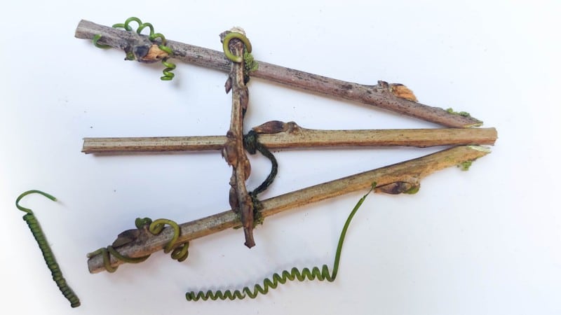 Add tendrils and moss to finish the easel off.