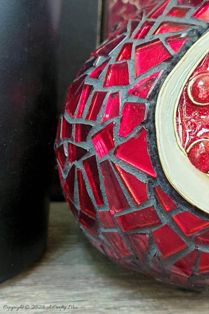 Love mosaics and want to try something new? This faux cloisonn&eacute; pomegranate combines bold mosaic tiles with glistening, wire-framed seeds for a show-stopping effect. No kiln needed&mdash;just creativity and a few craft supplies. Pin for your next DIY art adventure. 