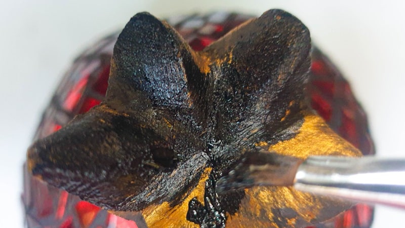 Paint the top of wooden pomegranate black