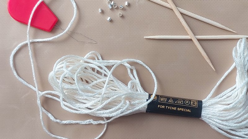 What you need to make mini paintbrushes