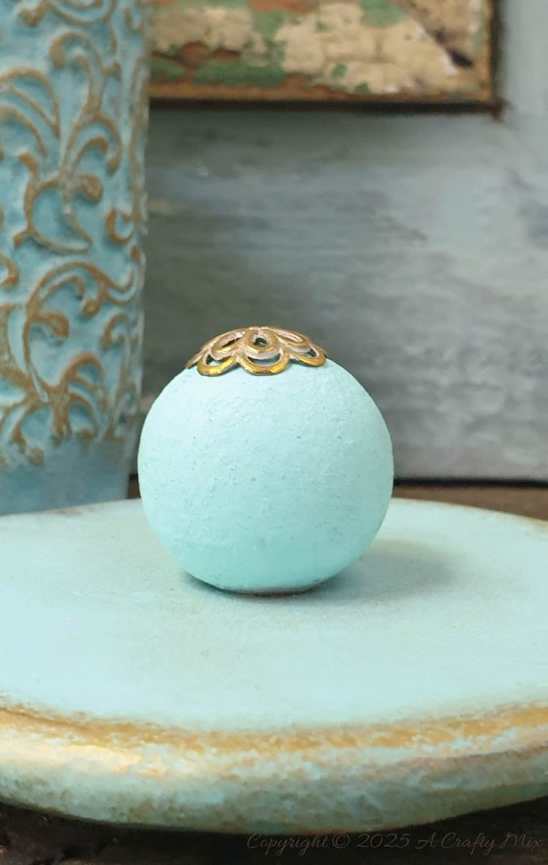 From snacks to décor. Upcycle a Pringles can into a gorgeous vintage embossed container with a boutique pottery finish. This DIY project is easier than it looks.