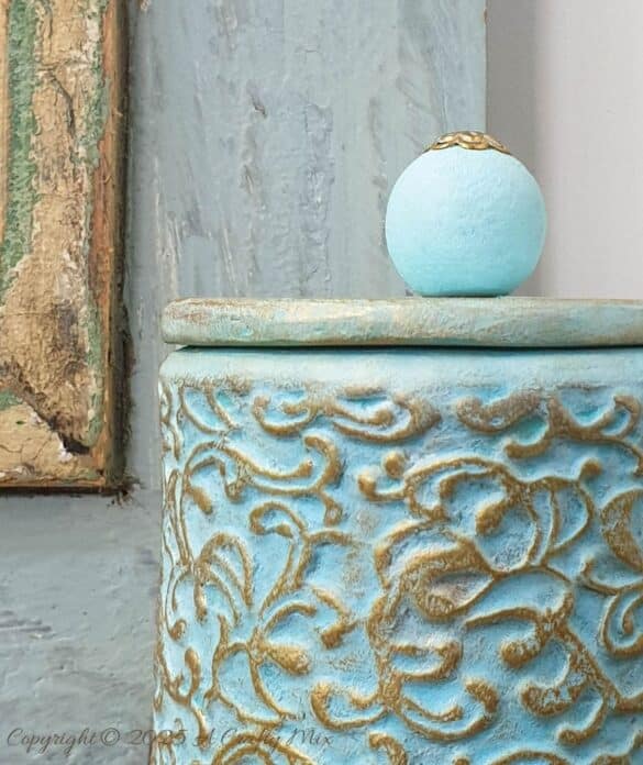 From snacks to décor. Upcycle a Pringles can into a gorgeous vintage embossed container with a boutique pottery finish. This DIY project is easier than it looks.