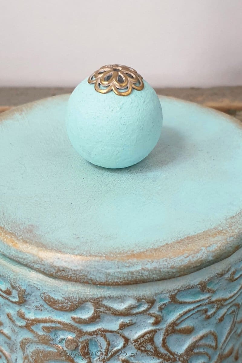 From snacks to décor. Upcycle a Pringles can into a gorgeous vintage embossed container with a boutique pottery finish. This DIY project is easier than it looks.