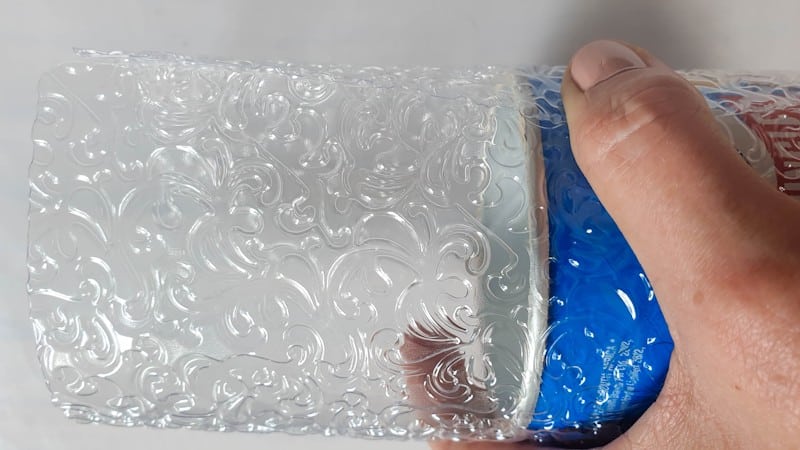 Check that the fondant sheet wraps all the way around the can