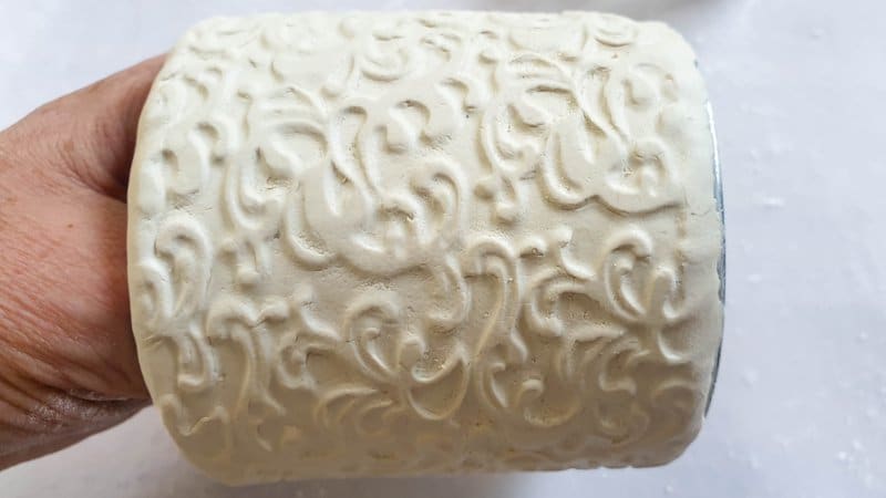 A view of the gorgeous embossing on the Pringles can