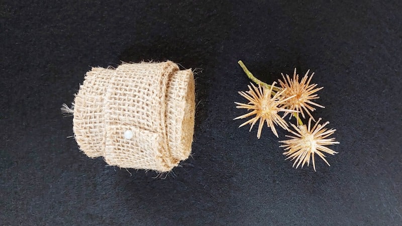 What you need to make the witch's hat – felt, ribbon and dried flowers