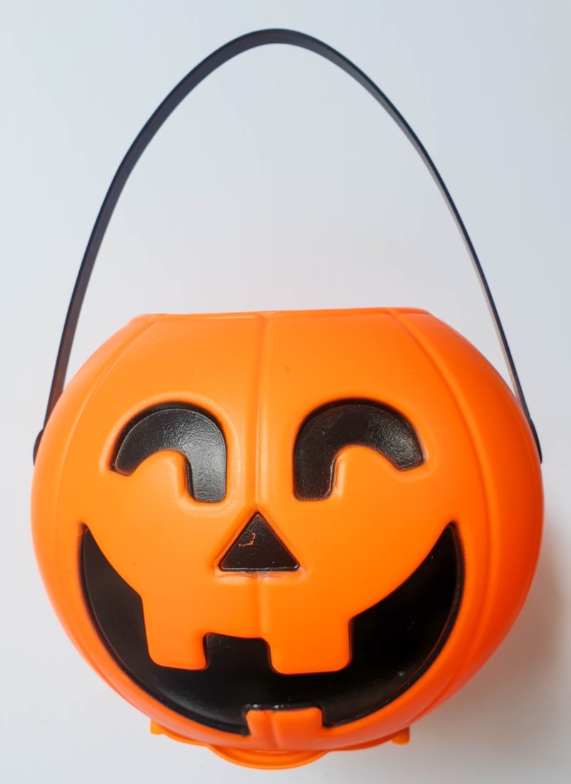 Transform an ordinary plastic pumpkin bucket into a magical fairy artist&rsquo;s studio, complete with a mushroom-capped roof, miniature easel, and enchanting woodland details. Perfect for upcycling fans and fairy garden lovers looking to add a whimsical touch to their creative craft projects.