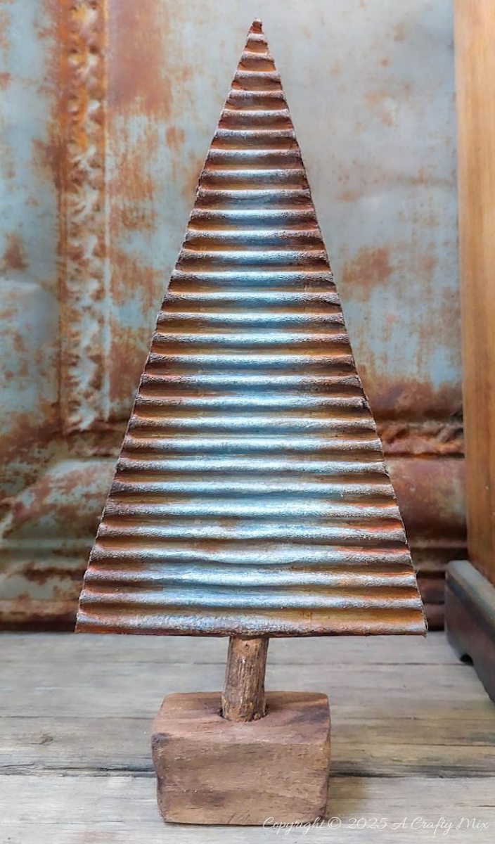 Tired of torn edges and uneven cardboard layers? This no-fail cardboard peeling hack will give you a gorgeous, corrugated texture in no time. Perfect for adding interest to all kinds of craft projects, from frames and gift tags to hearts and Christmas trees.