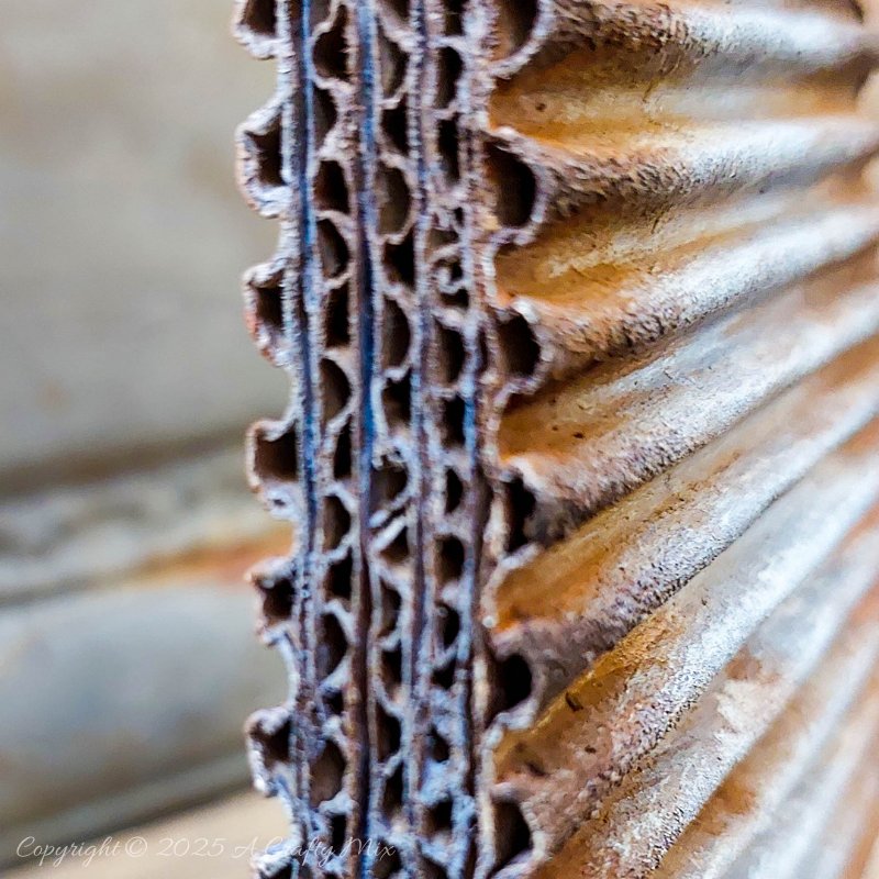 Tired of torn edges and uneven cardboard layers? This no-fail cardboard peeling hack will give you a gorgeous, corrugated texture in no time. Perfect for adding interest to all kinds of craft projects, from frames and gift tags to hearts and Christmas trees.