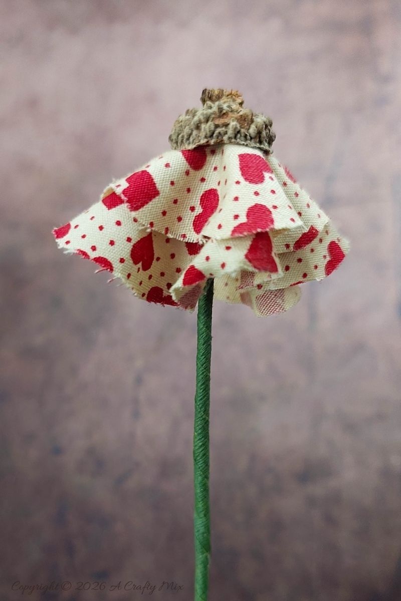 These easy, no-sew acorn cap flowers are the perfect way to use up scrap fabric and create long‑lasting handmade blooms. Arrange them in vases, cluster them into rustic centerpieces, or nestle them into wreaths and gifts for a storybook touch.