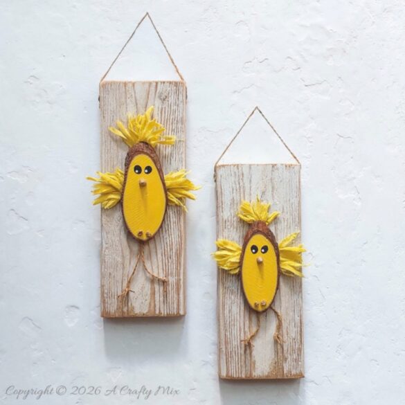 Ready for a quick weekend craft project? These Wood Slice Chickens, with their scruffy feathers and dangly legs, are kid approved, inexpensive, and easy to customize. They’re perfect for adding something bright and quirky to your rustic spring décor
