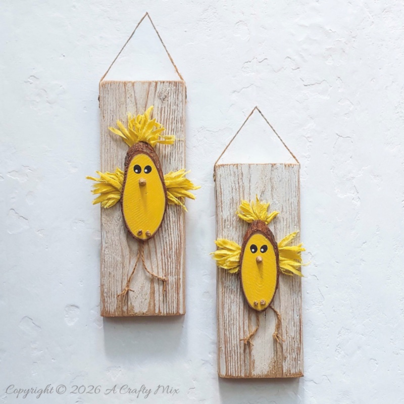 Ready for a quick weekend craft project? These Wood Slice Chickens, with their scruffy feathers and dangly legs, are kid approved, inexpensive, and easy to customize. They&rsquo;re perfect for adding something bright and quirky to your rustic spring d&eacute;cor