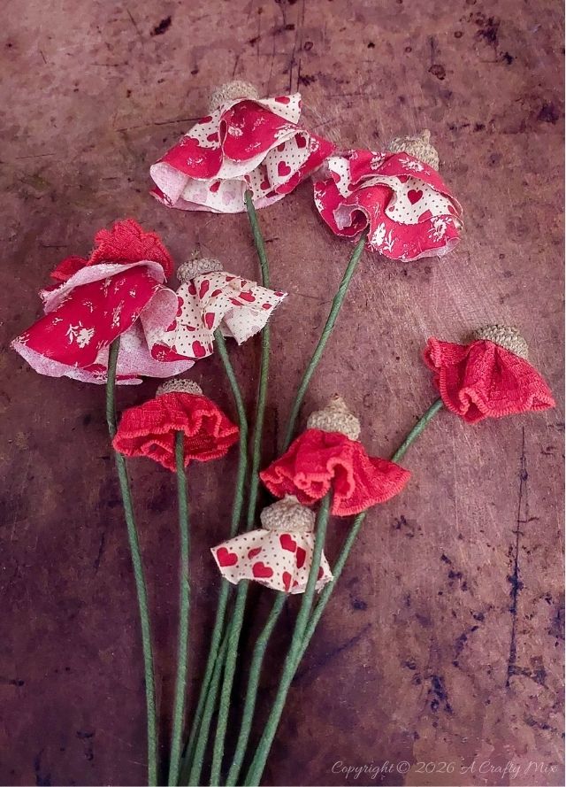 How to turn real acorn caps and fabric scraps into charming handmade flowers you can enjoy all year round. This step‑by‑step no-sew tutorial is beginner‑friendly and budget‑conscious. Perfect for cozy crafting afternoons with family or friends and for adding a whimsical touch to vases, wreaths, and gifts.
