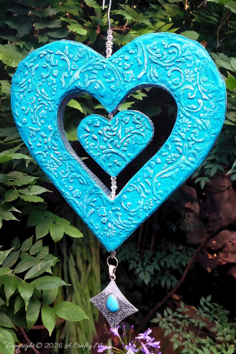 If you love upcycling, this cardboard heart wind spinner project shows how to turn leftover boxes into a unique hanging decoration that catches the light and creates fairy-like reflections everywhere.