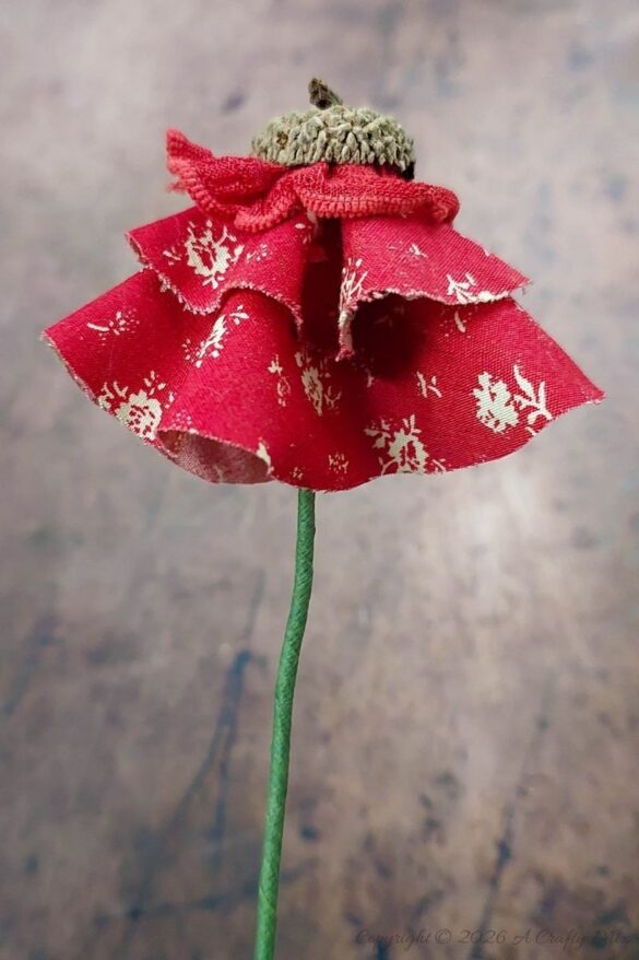 These easy, no-sew acorn cap flowers are the perfect way to use up scrap fabric and create long‑lasting handmade blooms. Arrange them in vases, cluster them into rustic centerpieces, or nestle them into wreaths and gifts for a storybook touch.
