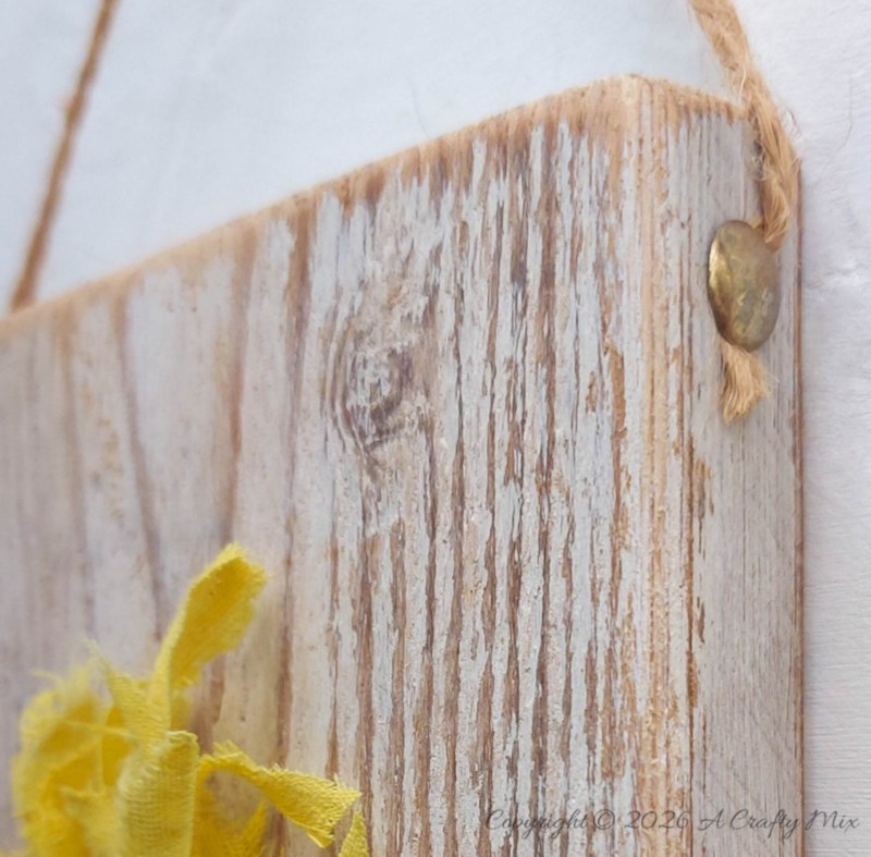Ready for a quick weekend craft project? These Wood Slice Chickens, with their scruffy feathers and dangly legs, are kid approved, inexpensive, and easy to customize. They&rsquo;re perfect for adding something bright and quirky to your rustic spring d&eacute;cor