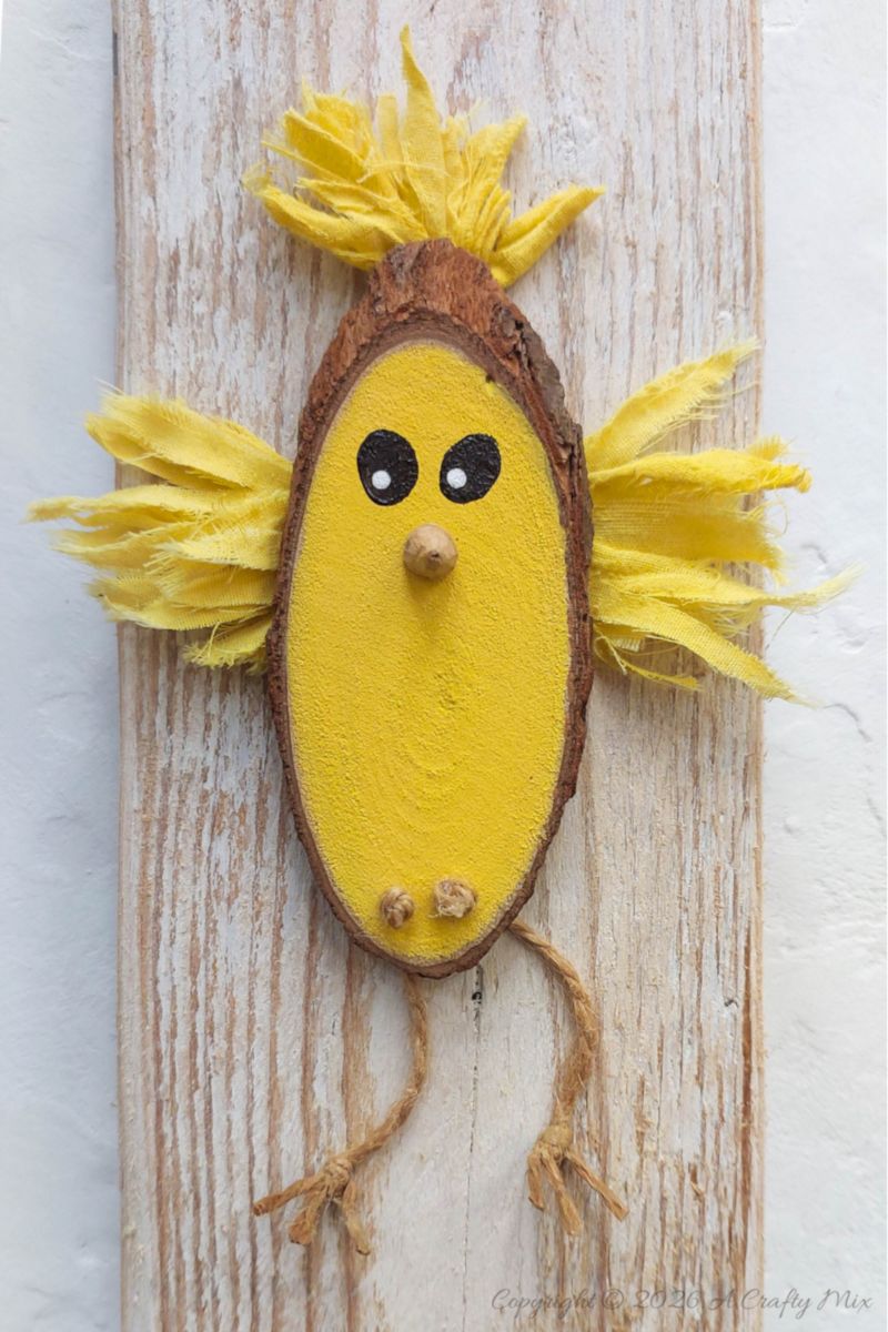 Ready for a quick weekend craft project? These Wood Slice Chickens, with their scruffy feathers and dangly legs, are kid approved, inexpensive, and easy to customize. They&rsquo;re perfect for adding something bright and quirky to your rustic spring d&eacute;cor