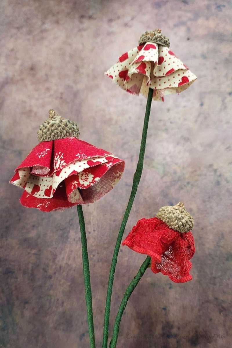 How to turn real acorn caps and fabric scraps into charming handmade flowers you can enjoy all year round. This step‑by‑step no-sew tutorial is beginner‑friendly and budget‑conscious. Perfect for cozy crafting afternoons with family or friends and for adding a whimsical touch to vases, wreaths, and gifts.