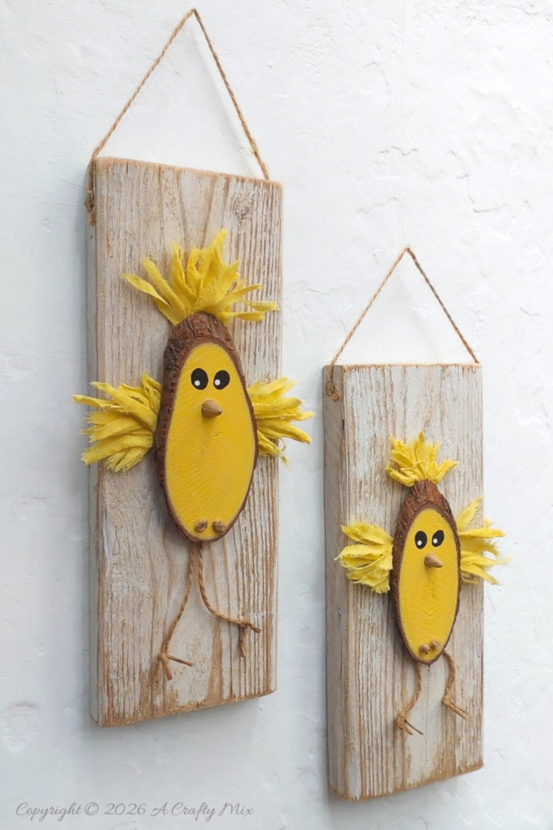 Ready for a quick weekend craft project? These Wood Slice Chickens, with their scruffy feathers and dangly legs, are kid approved, inexpensive, and easy to customize. They&rsquo;re perfect for adding something bright and quirky to your rustic spring d&eacute;cor