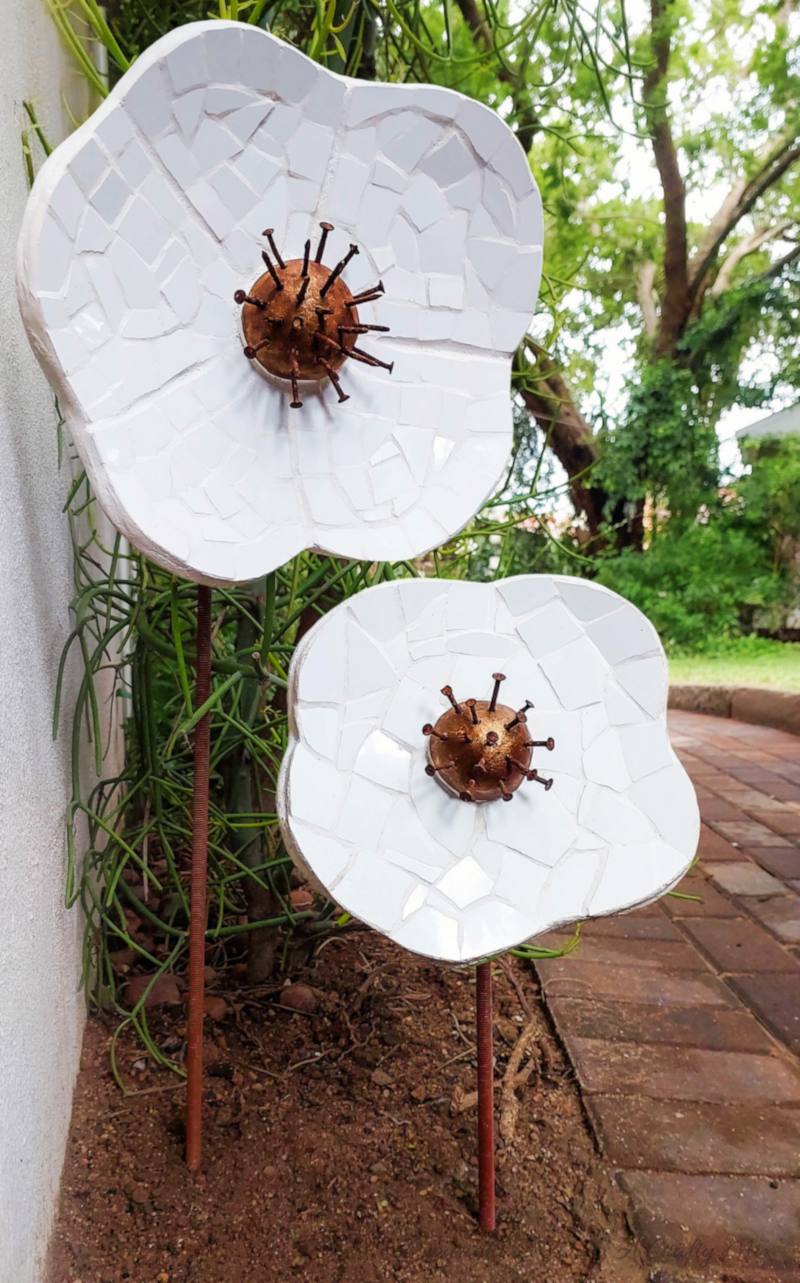 置物 HOW TO WRAP_ x ikkaku mosaic. How to Make Large Mosaic Flowers for Your Garden - A Crafty Mix