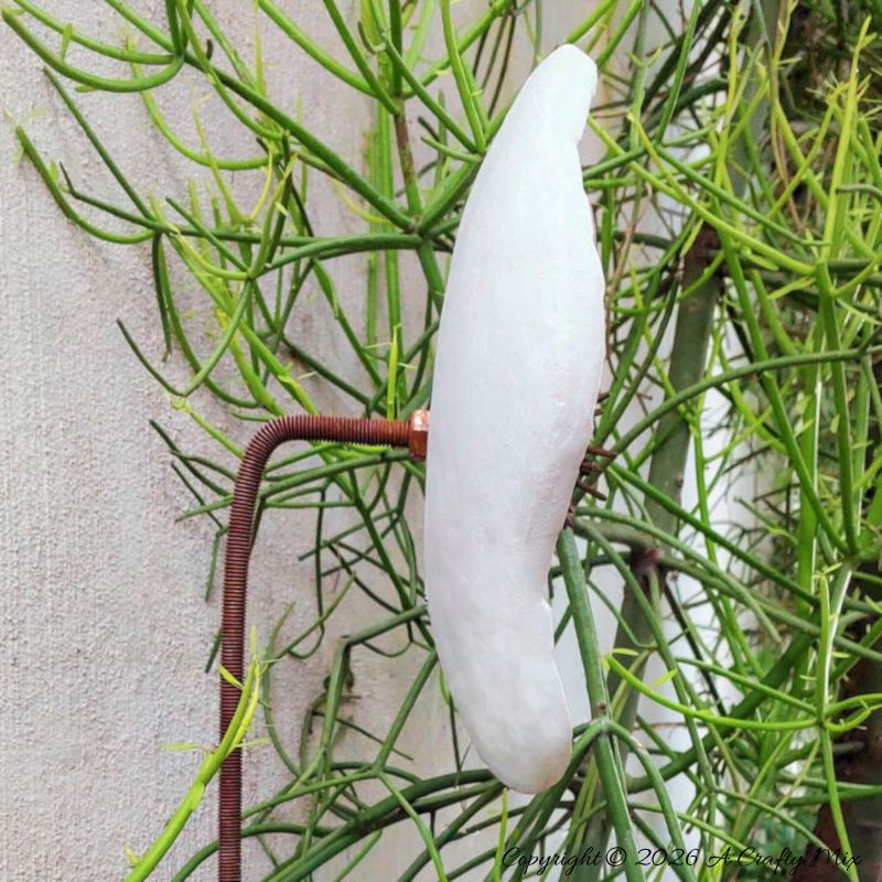 If you&rsquo;ve got a stash of old tiles and hardware lying around, this oversized mosaic flower project is such a fun way to turn them into weather‑friendly garden art that even the dog can&rsquo;t destroy.