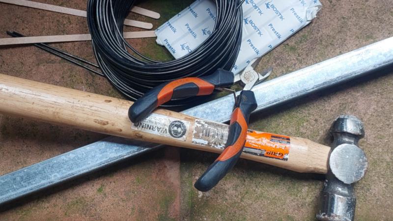 What you need to make a mini park bench