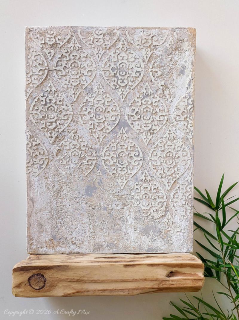 Want the look of a floating shelf without the power tools or precision cuts? This easy ‘floating canvas shelf’ turns a plain wall into instant art and display space in one simple DIY.