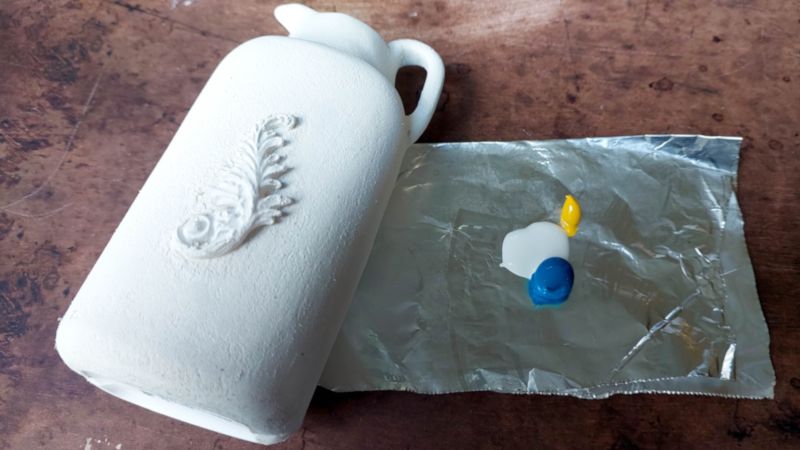 Mixing the turquoise, verdigris colours using blue, yellow and white